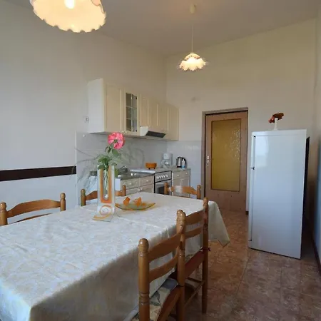 Apartment In Njivice/insel Krk 13290