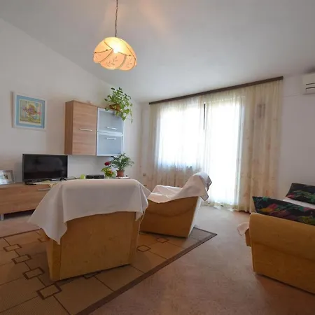 Apartment In Njivice/insel Krk 13290